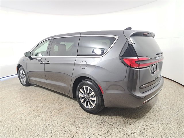 Used 2023 Chrysler Pacifica Touring-L image 7