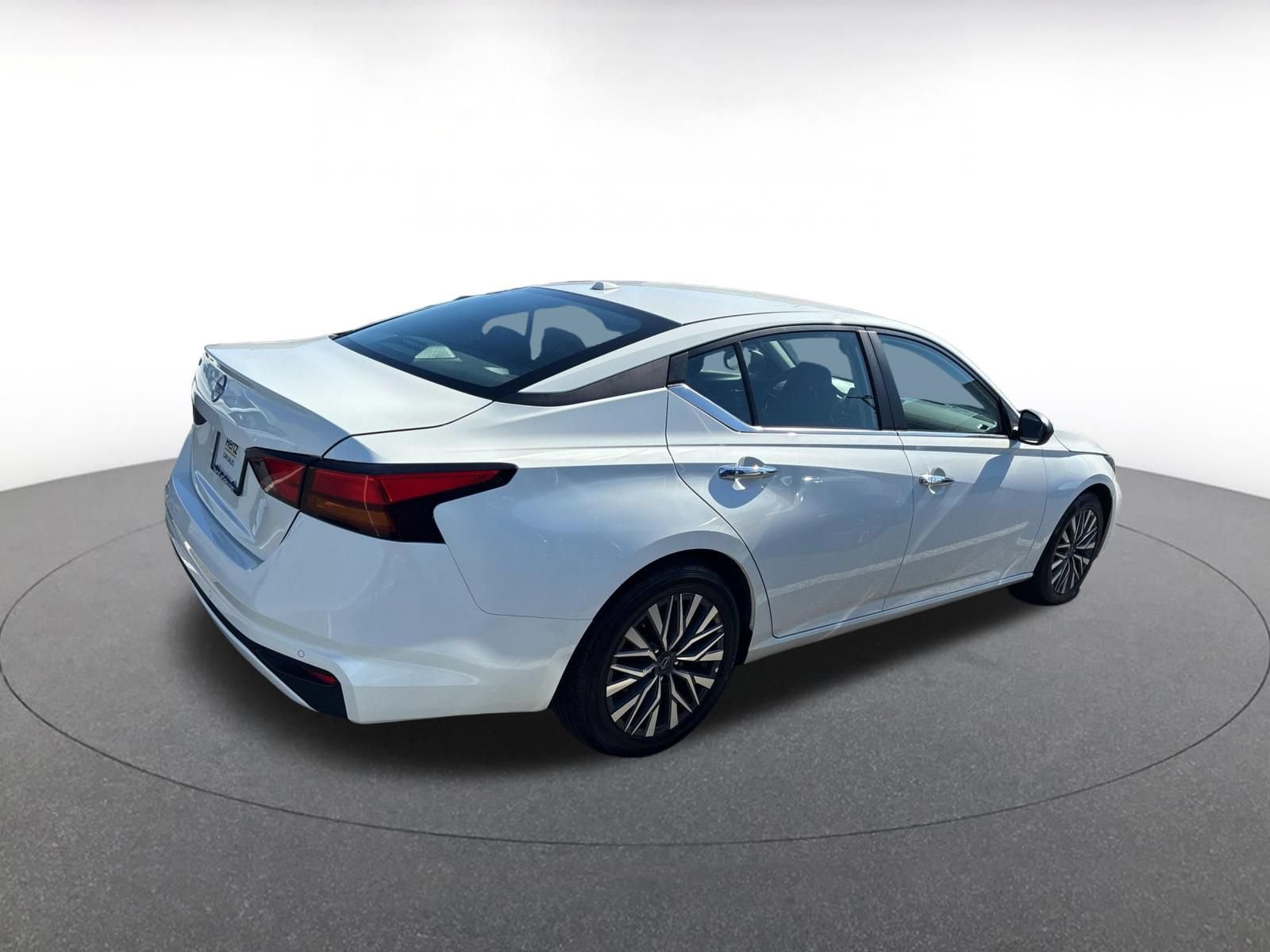 Used 2025 Nissan Altima 2.5 SV FWD image 19