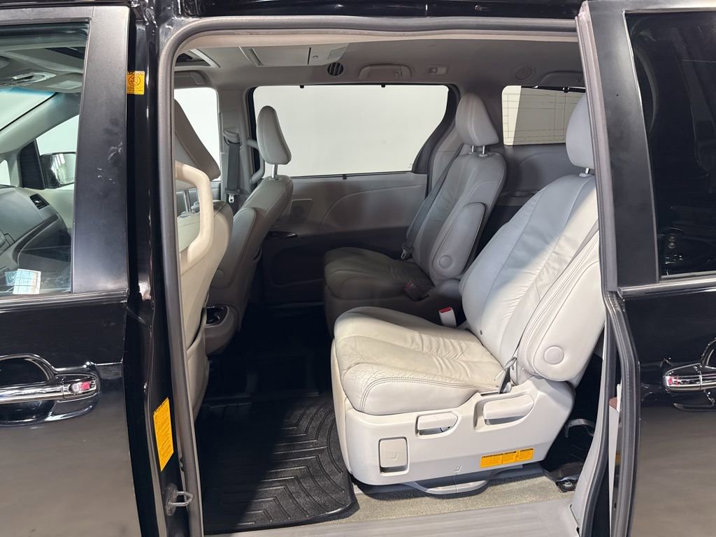 Used 2012 Toyota Sienna XLE w/ Premium Pkg AWD/4WD image 34