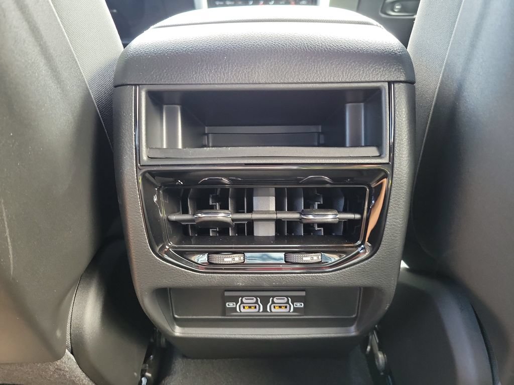 Used 2025 Jeep Grand Cherokee Laredo X AWD/4WD image 28