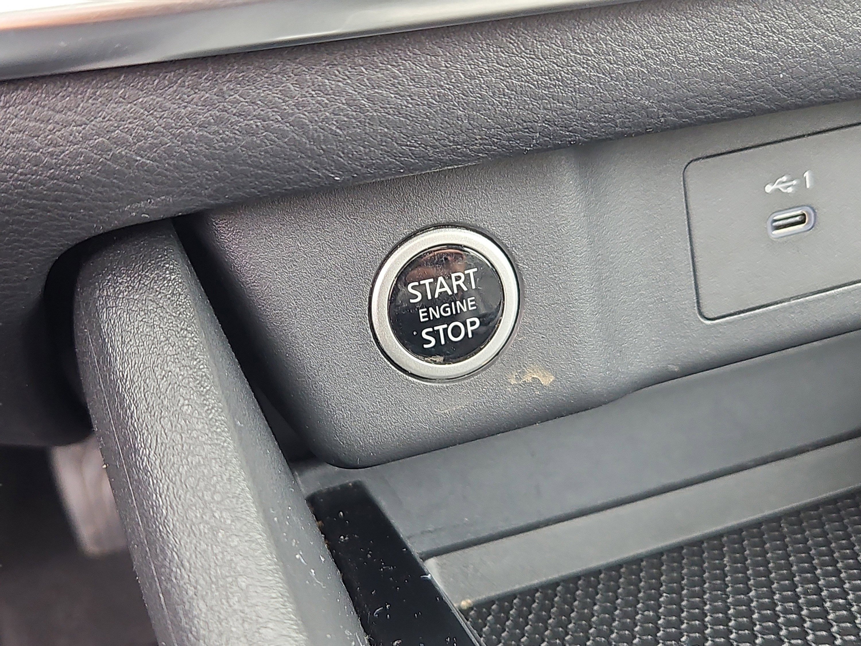 Used 2022 Nissan Rogue SV w/ SV Premium Package image 17