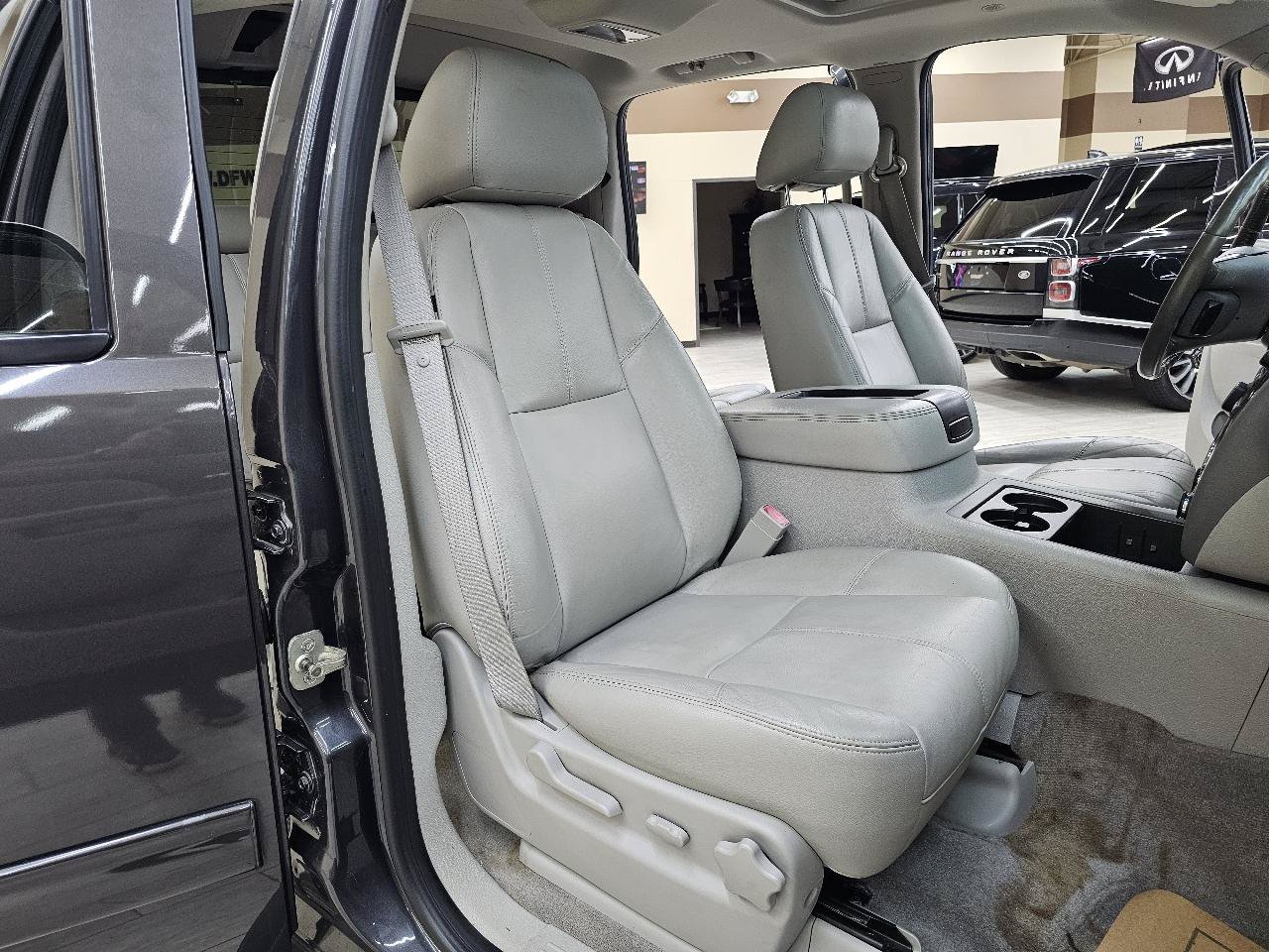 Used 2011 Chevrolet Avalanche LT w/ Regional Value Package RWD image 17