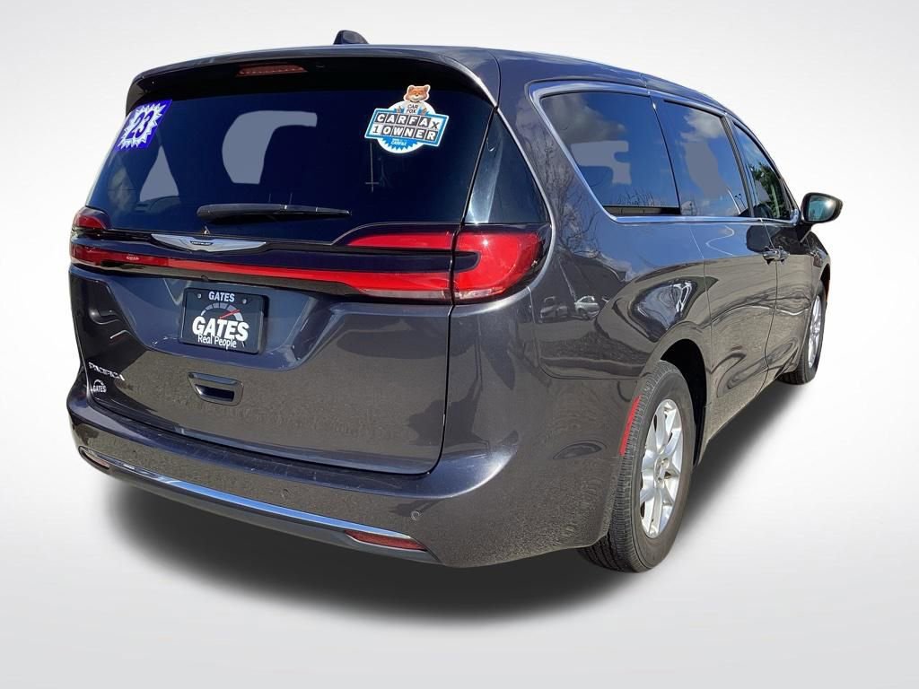 Used 2023 Chrysler Pacifica Touring-L FWD image 10