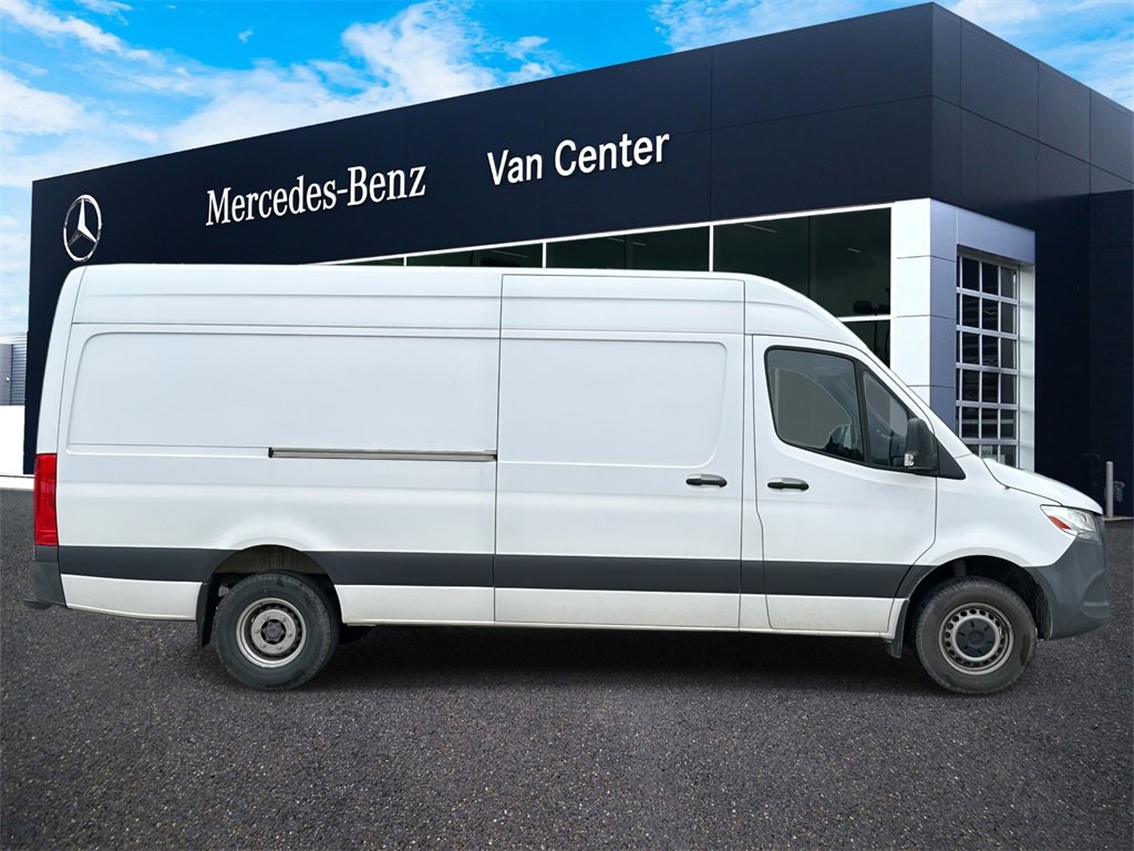 Used 2022 Mercedes-Benz Sprinter 3500 image 2