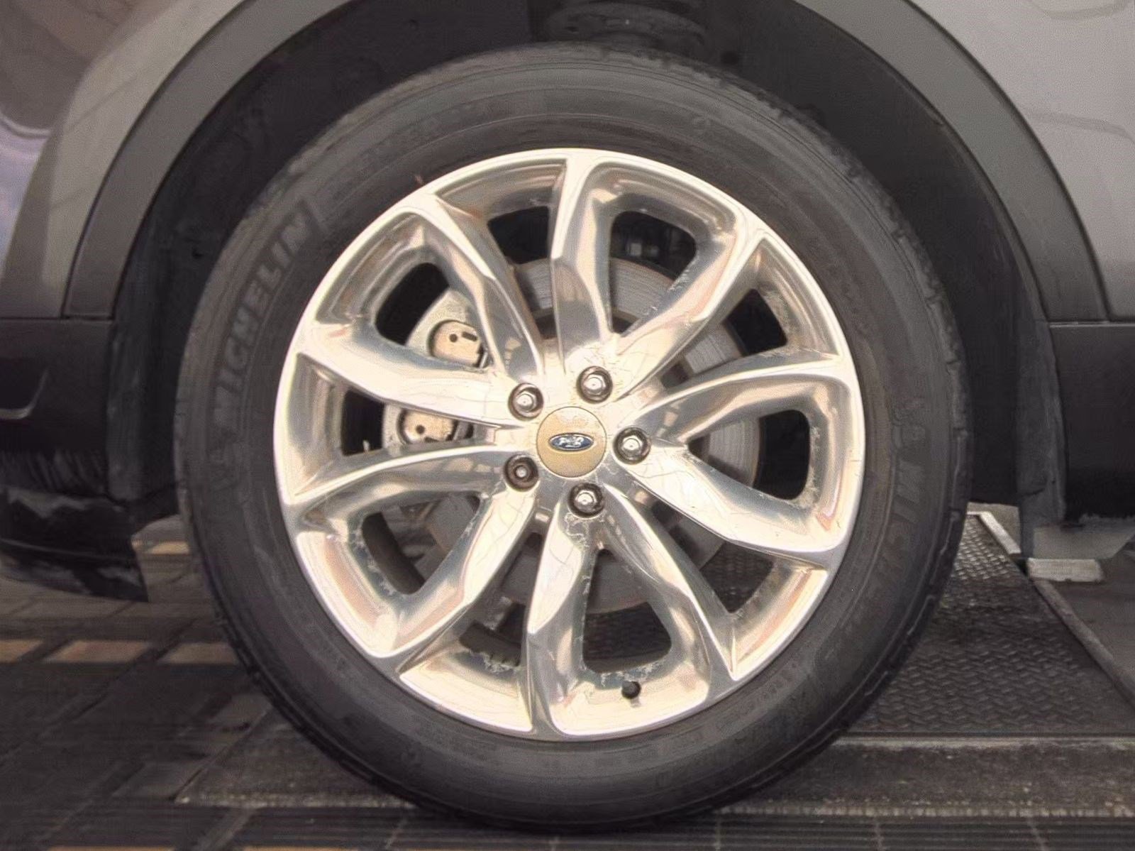 Used 2018 Ford Explorer XLT w/ Equipment Group 202A FWD image 11