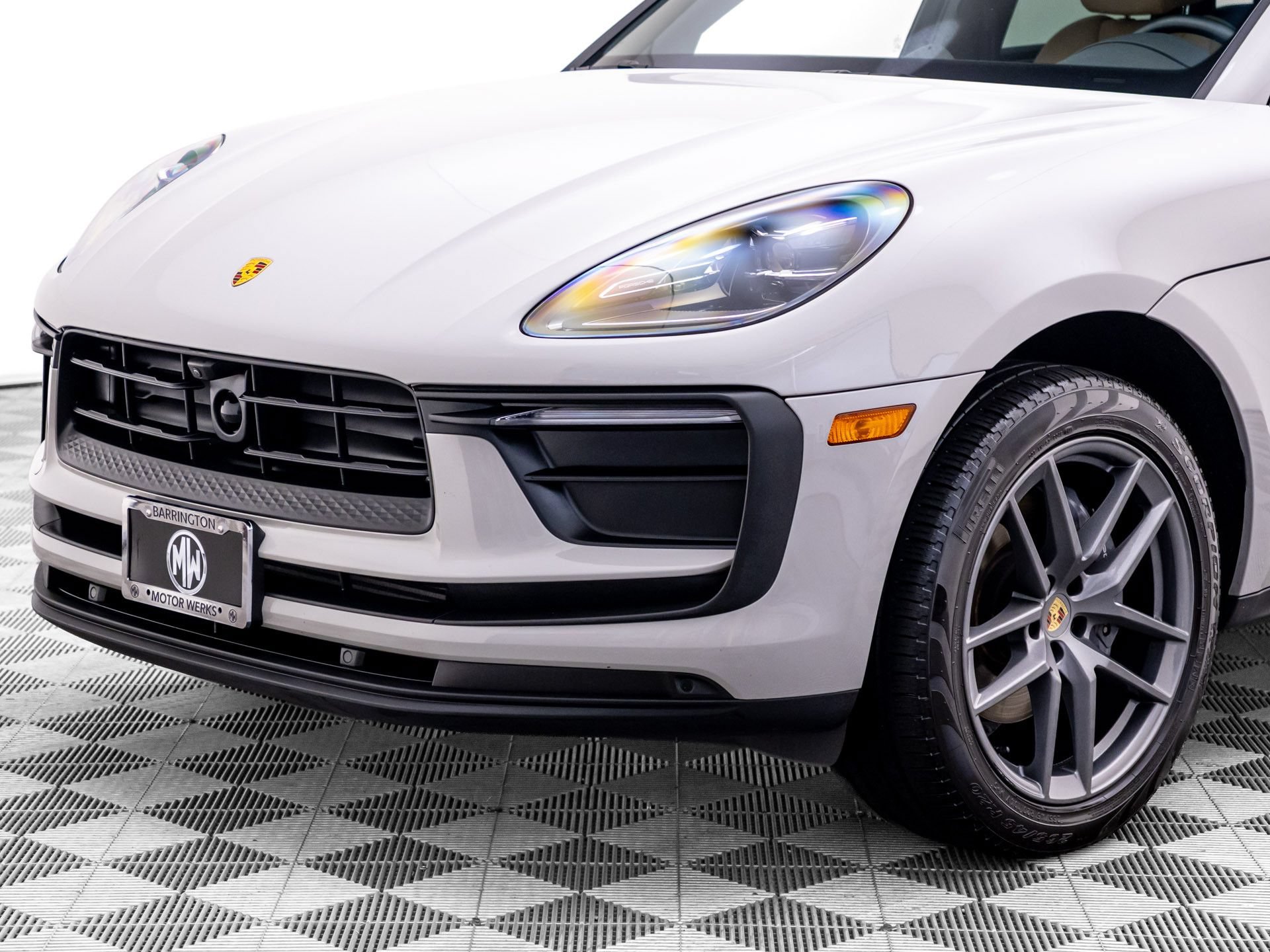 Used 2023 Porsche Macan AWD/4WD image 35