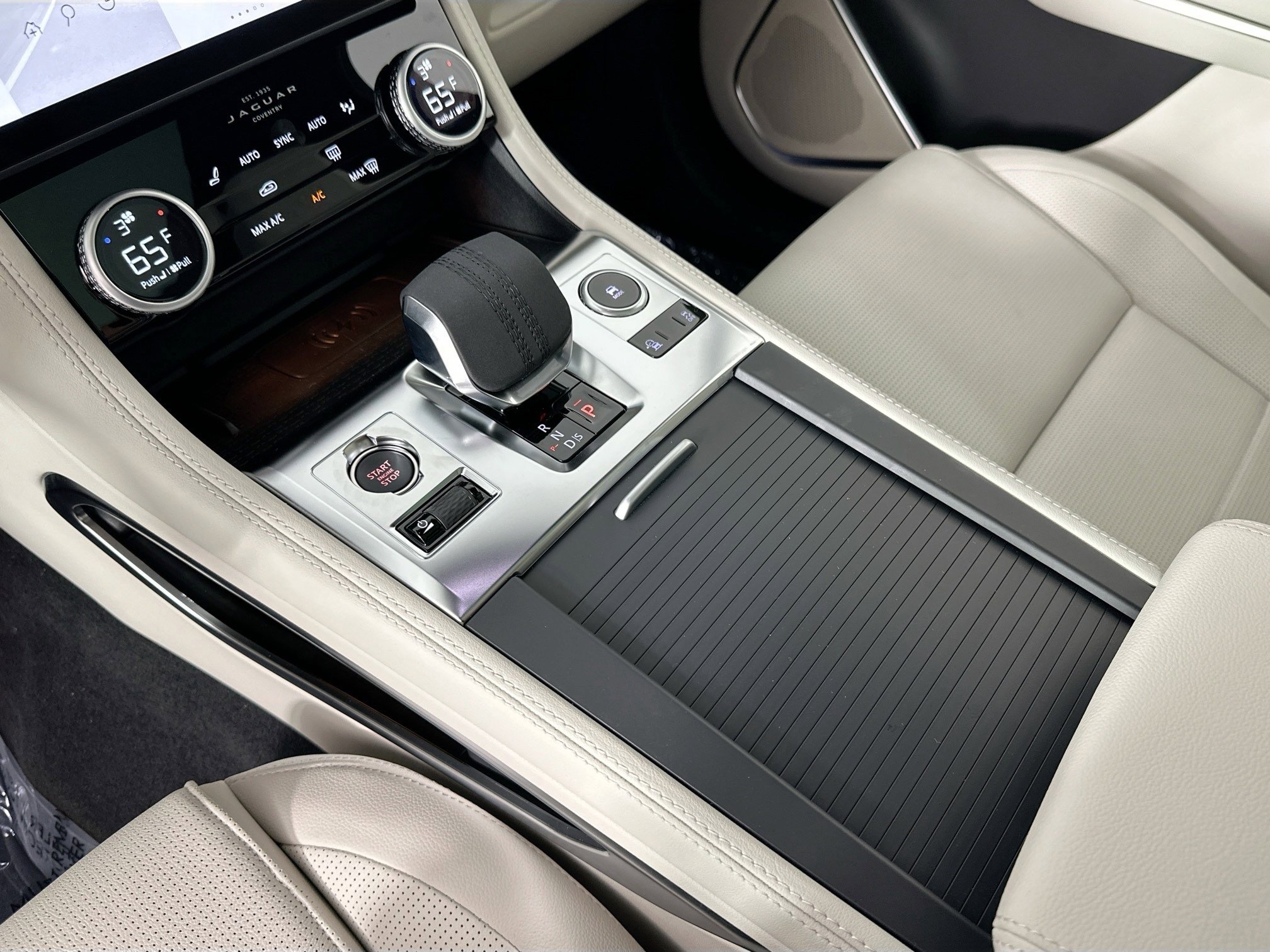 Used 2026 Jaguar F-PACE R-Dynamic S image 13