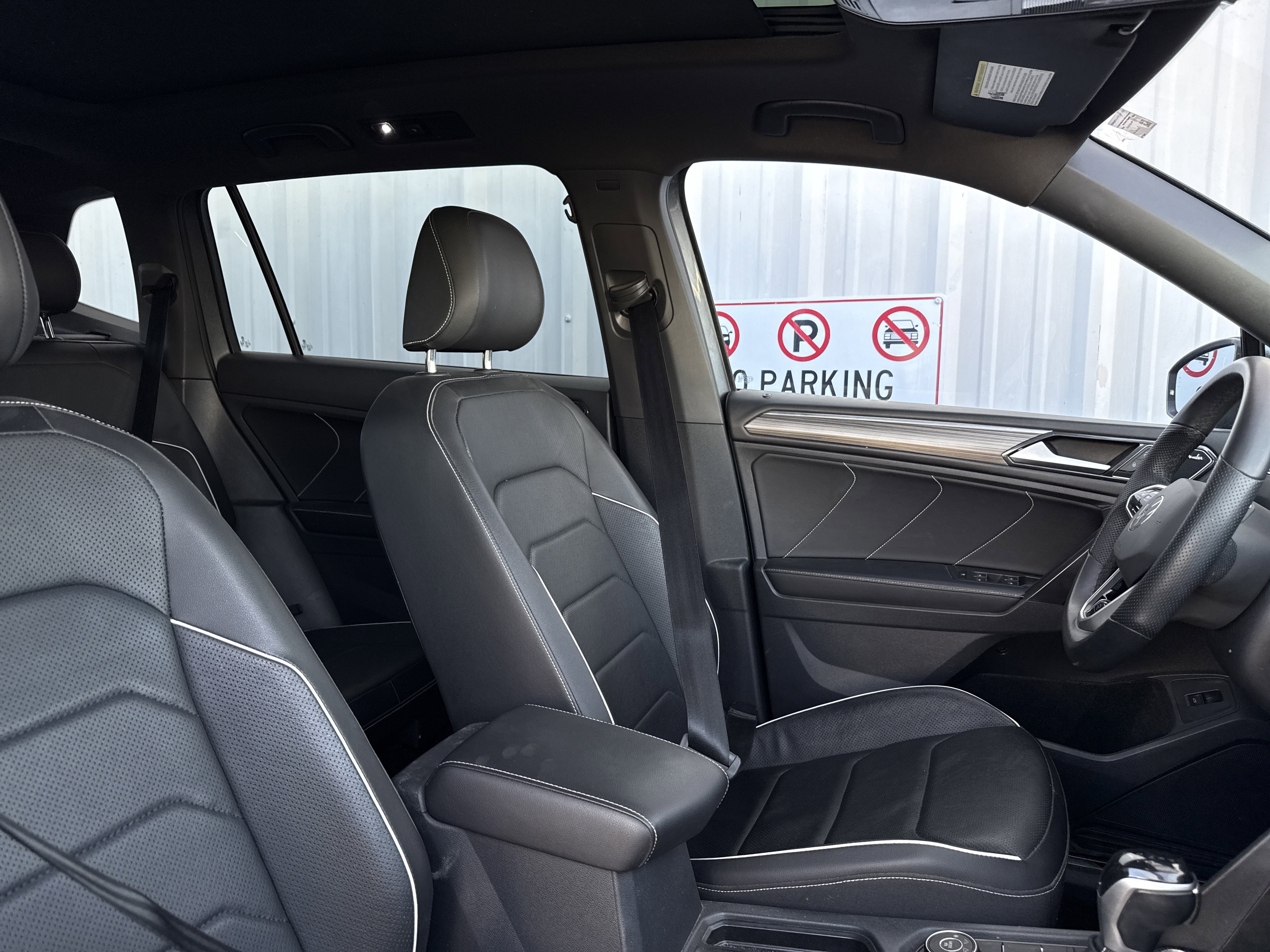 Used 2022 Volkswagen Tiguan SEL R-Line image 34