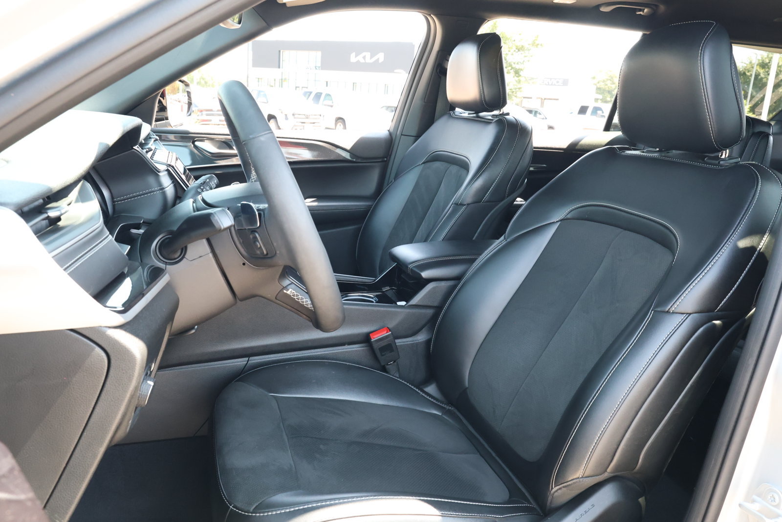 Used 2023 Jeep Grand Cherokee L Laredo RWD image 29