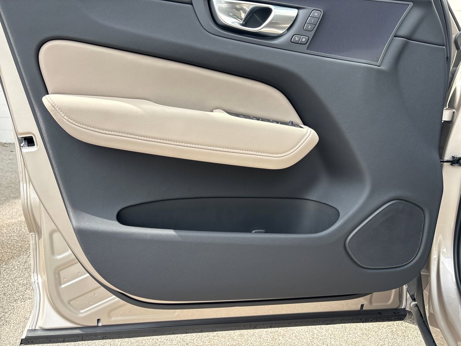 New 2026 Volvo XC60 B5 Plus w/ Protection Package Premier image 10