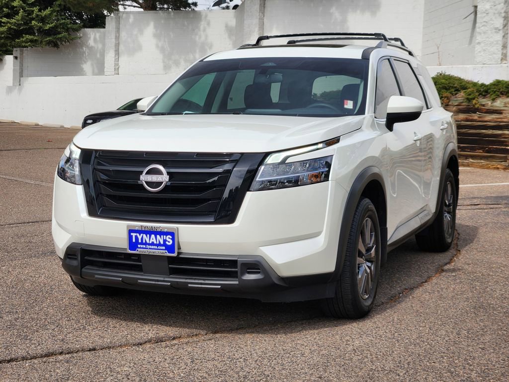 Used 2022 Nissan Pathfinder SV w/ SV Premium Package image 3