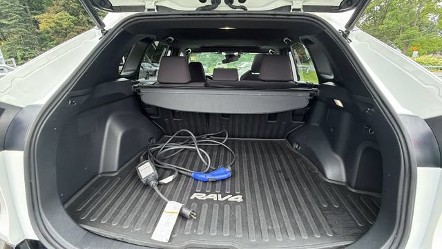 Used 2023 Toyota RAV4 SE w/ Weather & Moonroof Package AWD/4WD image 36