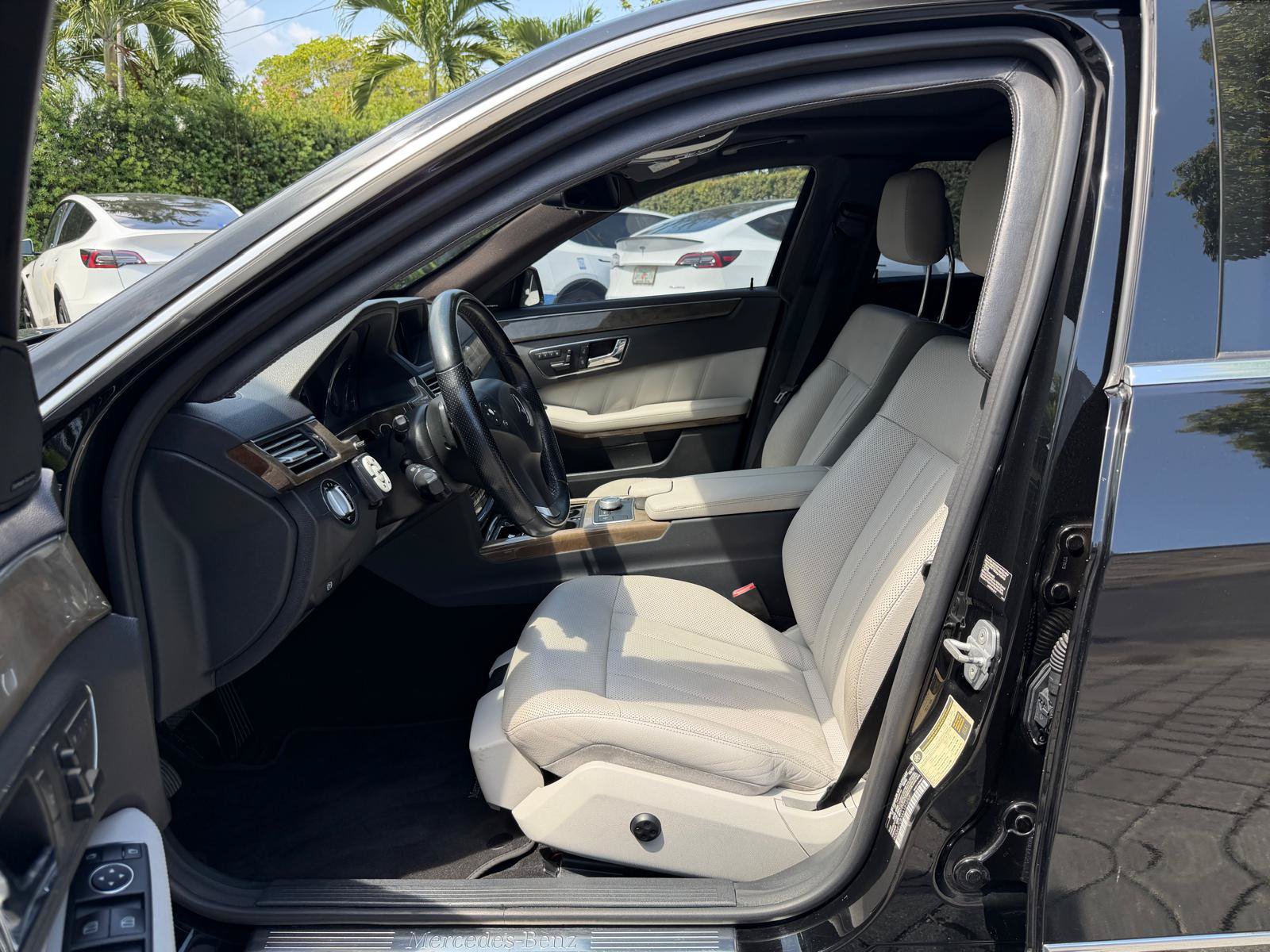 Used 2010 Mercedes-Benz E 550 Sedan image 25