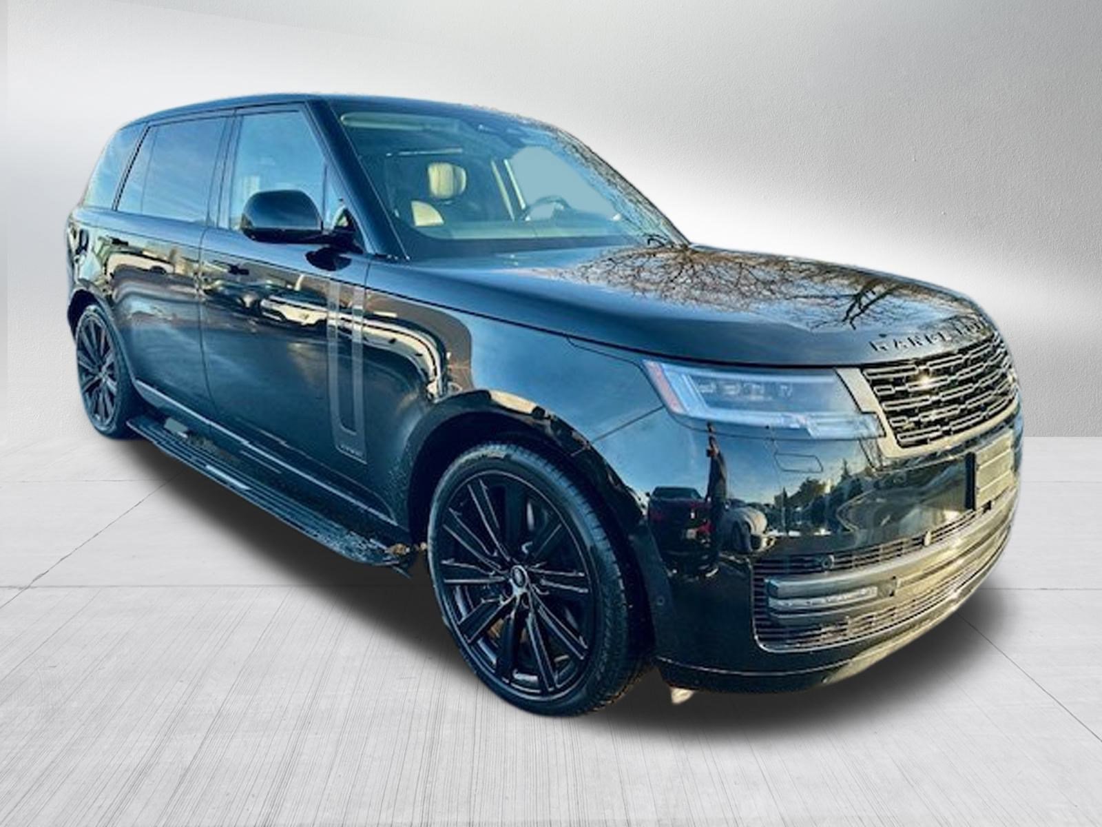 Used 2024 Land Rover Range Rover Long Wheelbase Autobiography image 3