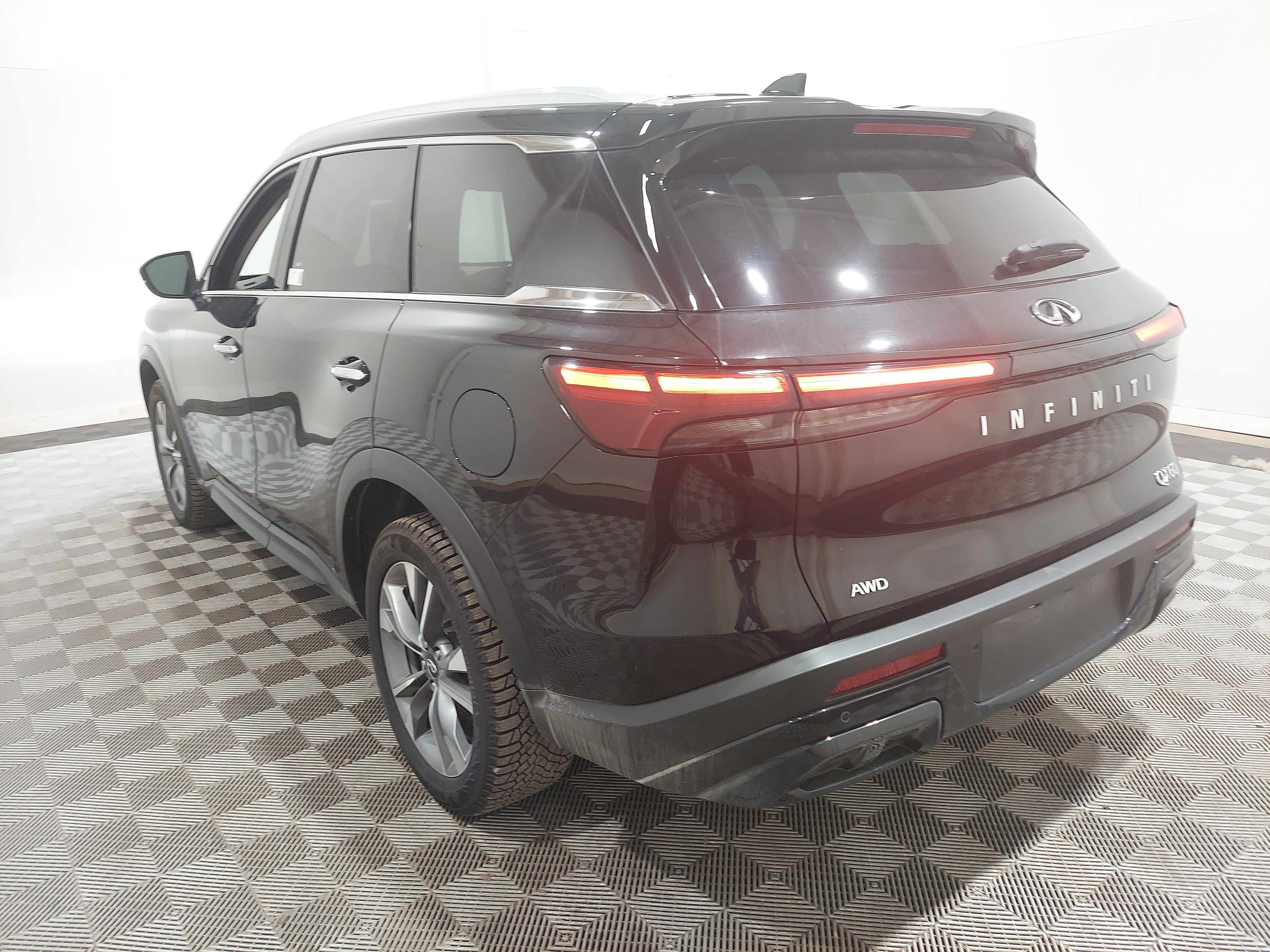 Used 2024 INFINITI QX60 Luxe AWD/4WD image 2