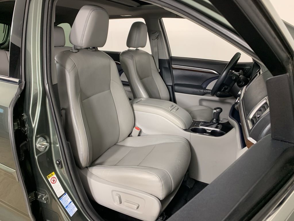 Used 2015 Toyota Highlander Limited image 44