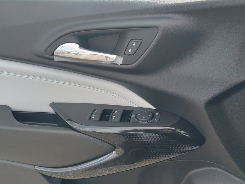 New 2025 Chevrolet Trax LT w/ Driver Confidence Package image 14