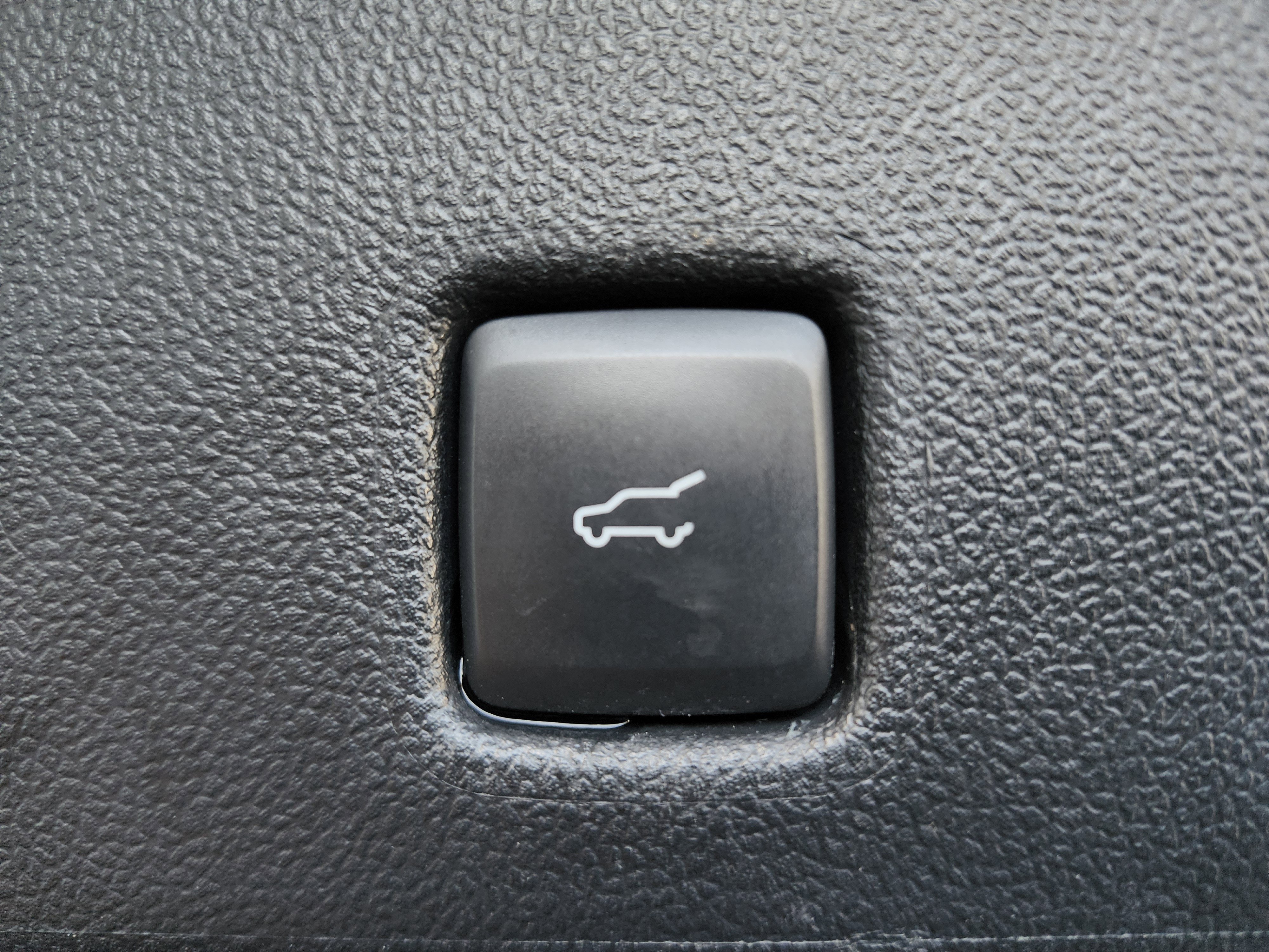 Used 2022 Ford Escape Titanium w/ Class II Trailer Tow Package image 24