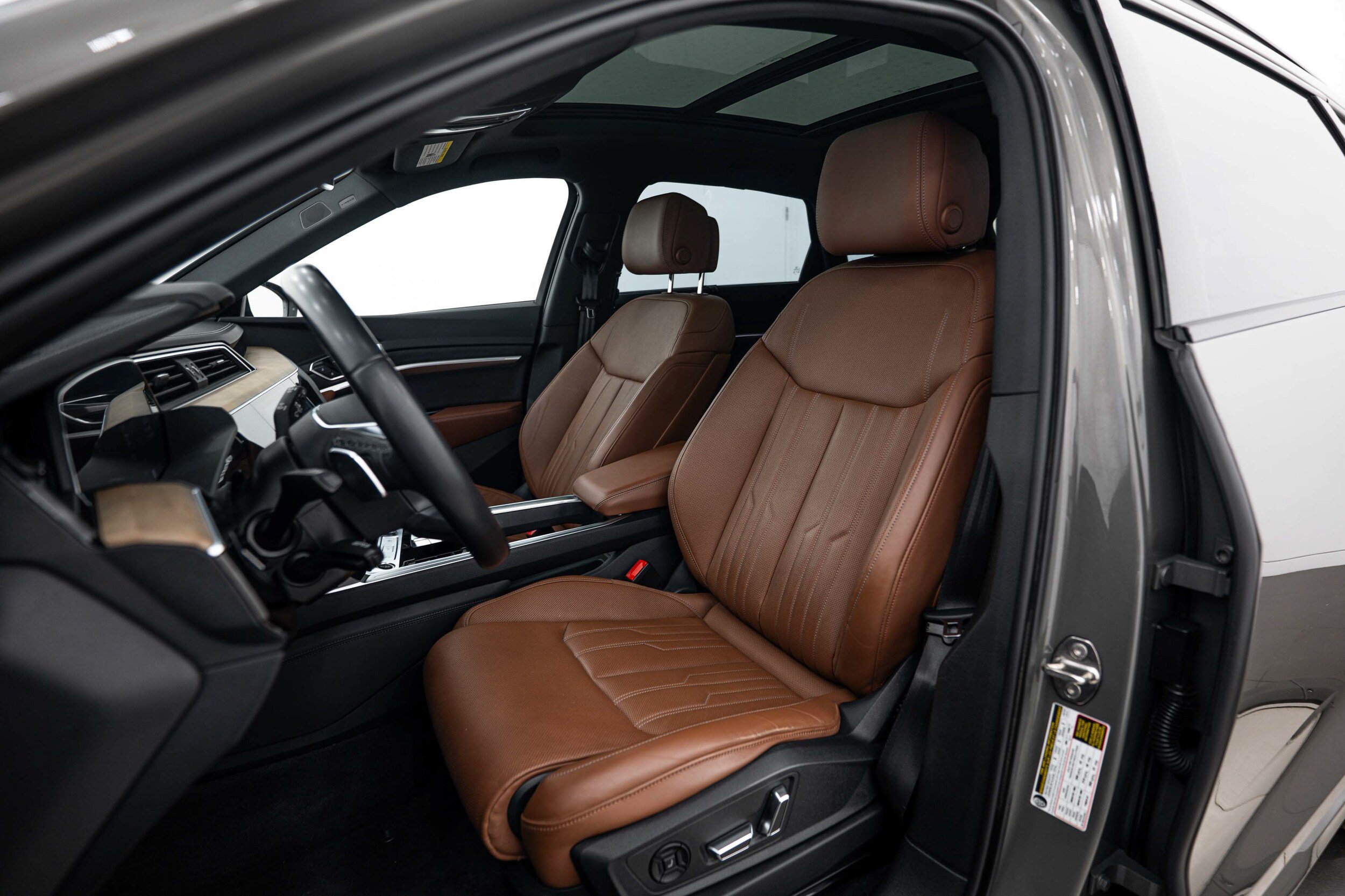 Certified 2024 Audi Q8 e-tron Prestige AWD/4WD image 16