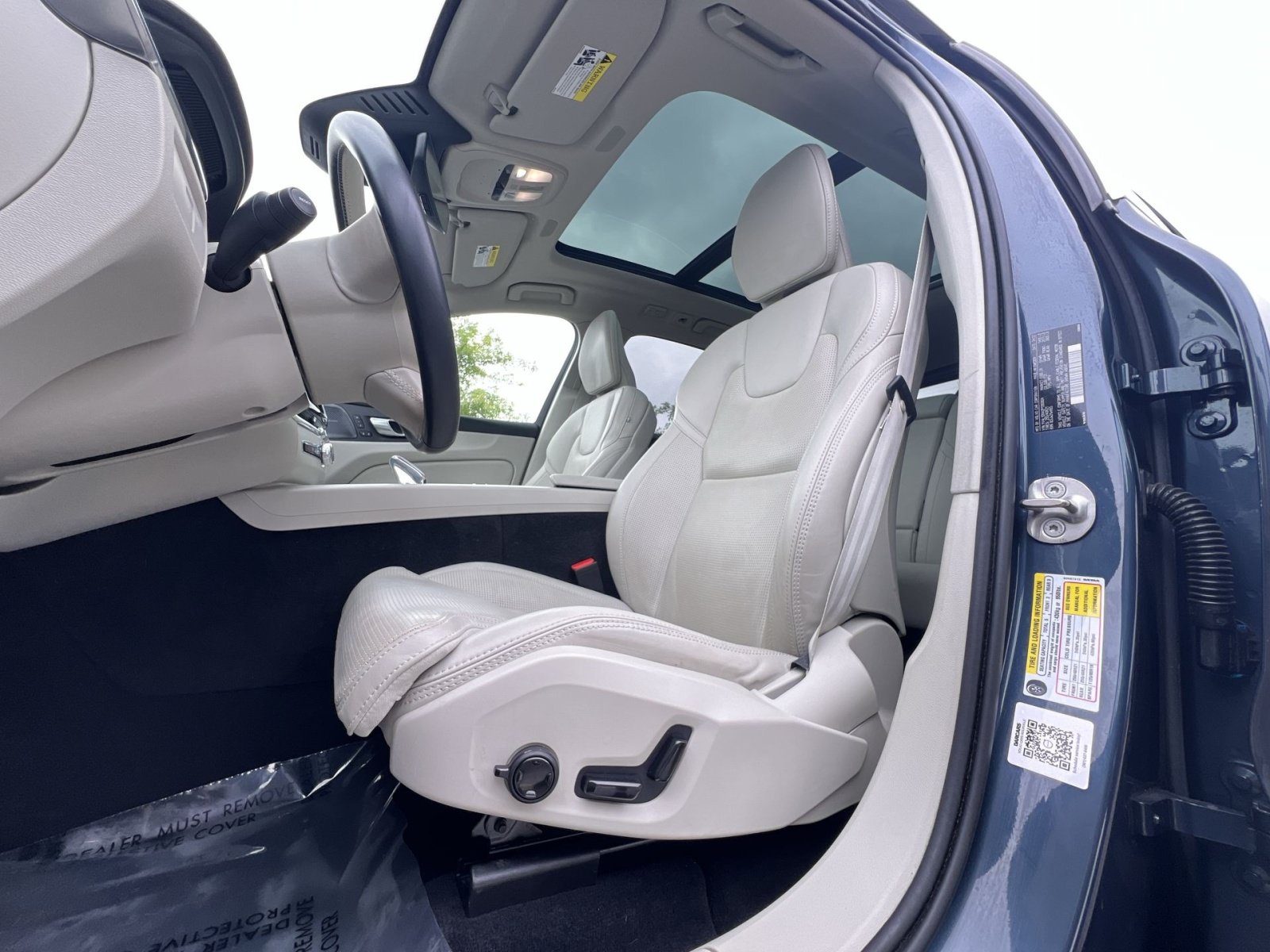 Used 2023 Volvo XC60 B5 Ultimate w/ Climate Package AWD/4WD image 13