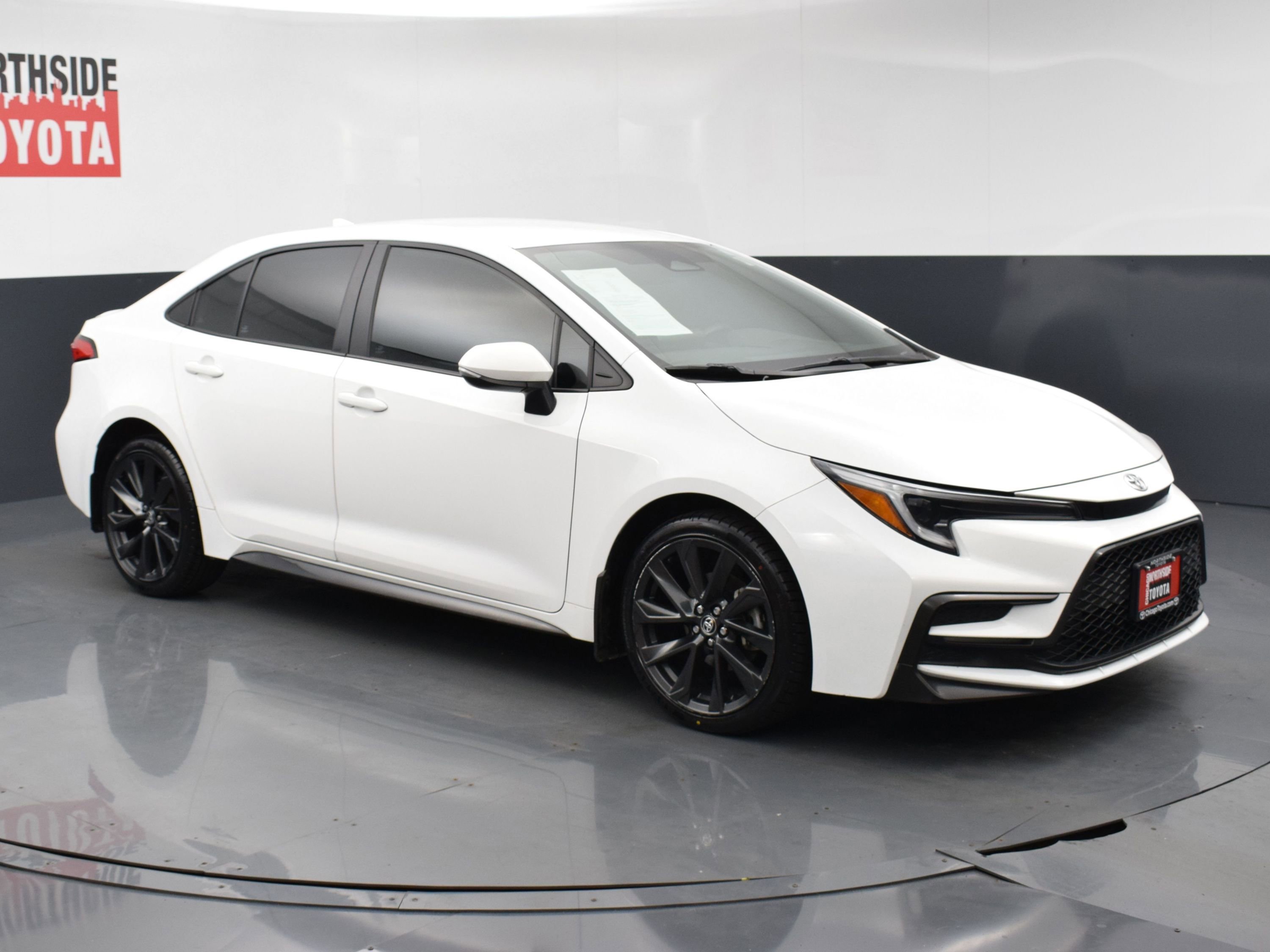 Used 2023 Toyota Corolla SE w/ Carpet Mat Package (TMS) FWD image 6
