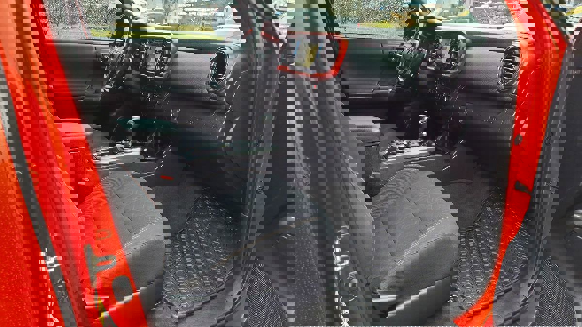 Used 2017 Toyota Tacoma TRD Off-Road image 10