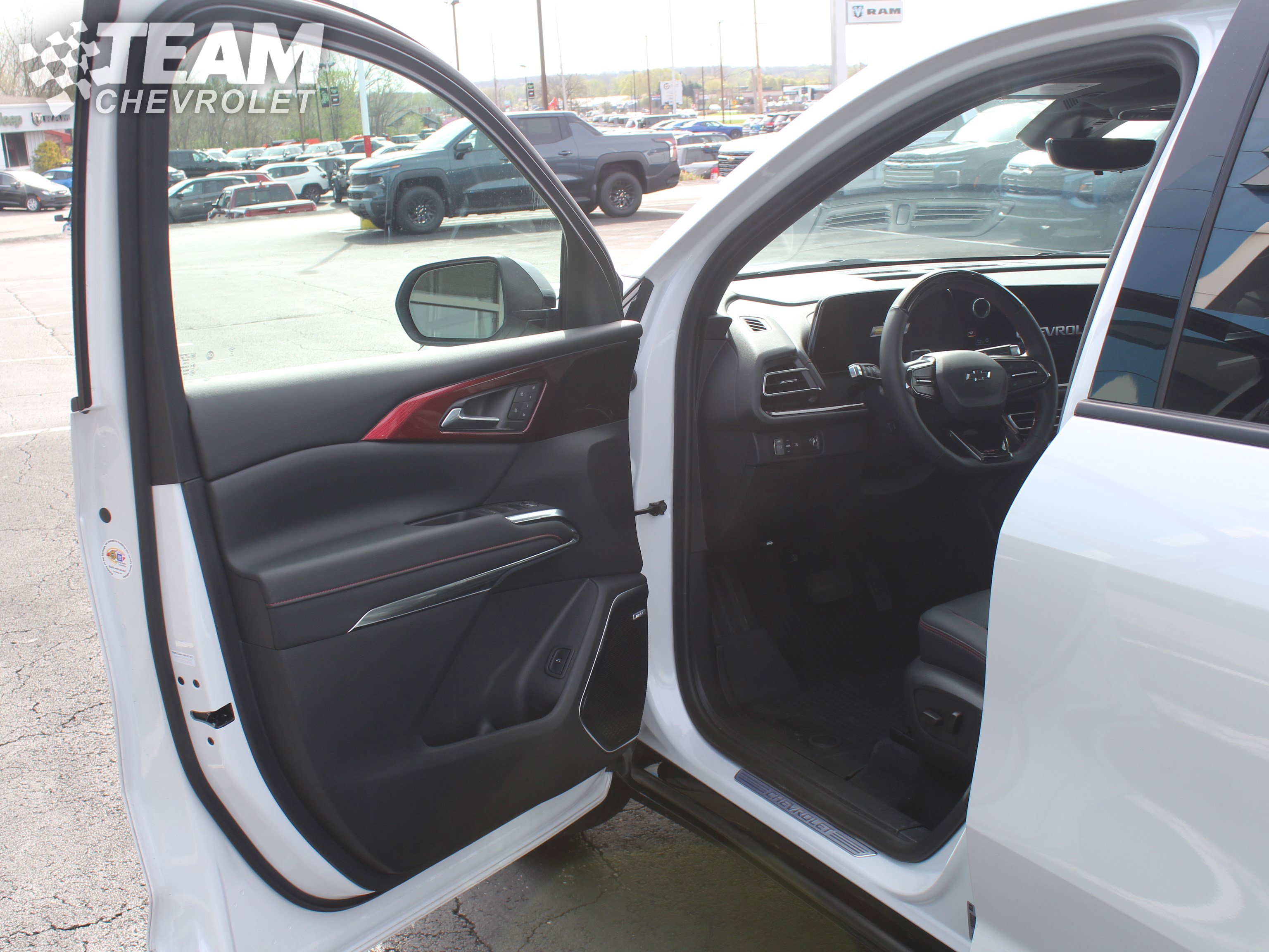 Used 2024 Chevrolet Traverse RS w/ LPO, Floor Liner Package image 10