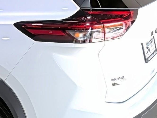 Certified 2025 Nissan Rogue S image 10