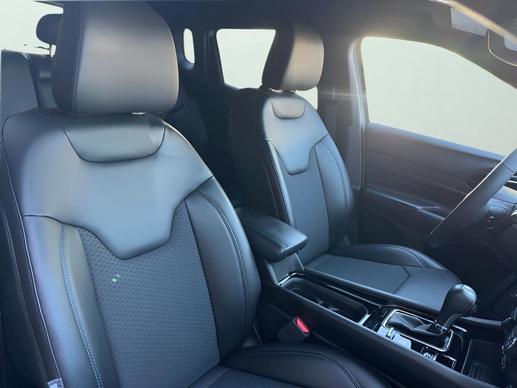 Used 2025 Jeep Compass Latitude w/ Convenience Group image 34