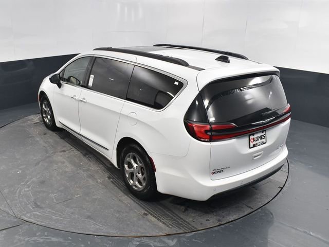 Used 2023 Chrysler Pacifica Limited image 41
