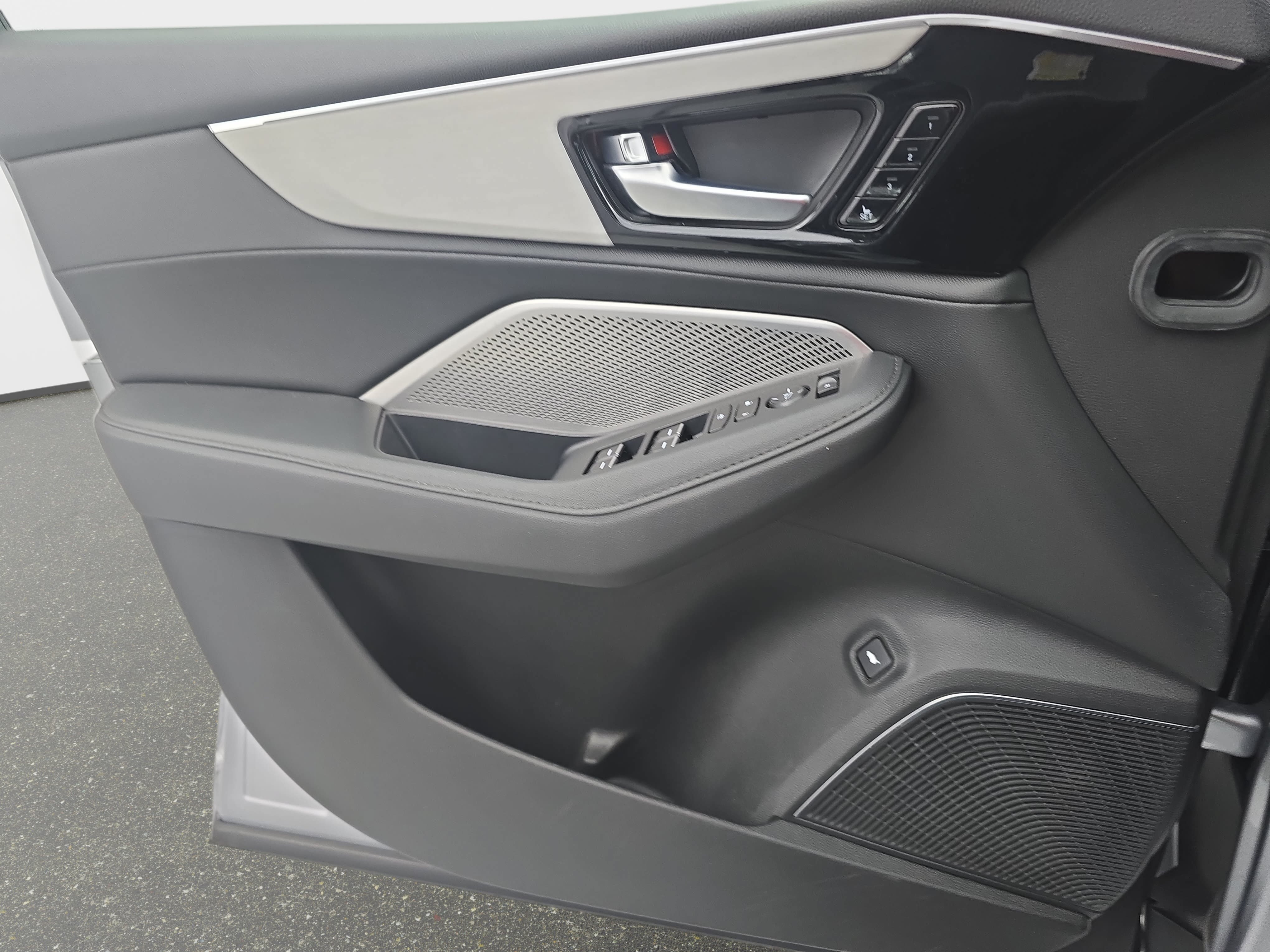 Certified 2024 Acura MDX SH-AWD image 26