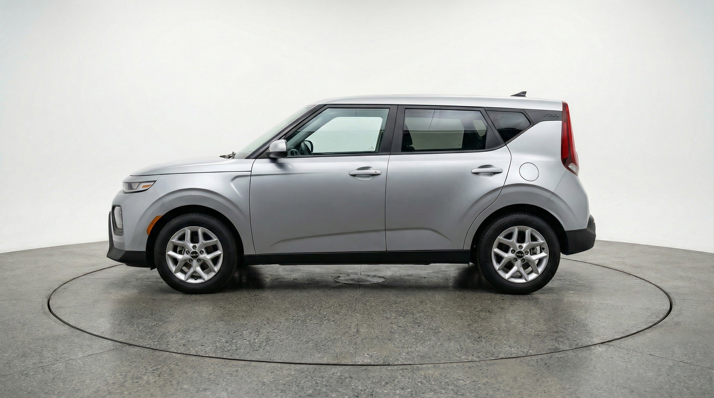 Used 2025 Kia Soul LX w/ LX Technology Package FWD image 5