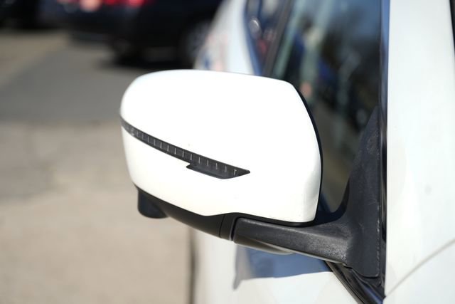 Used 2018 Nissan Rogue SV w/ Premium Package image 9