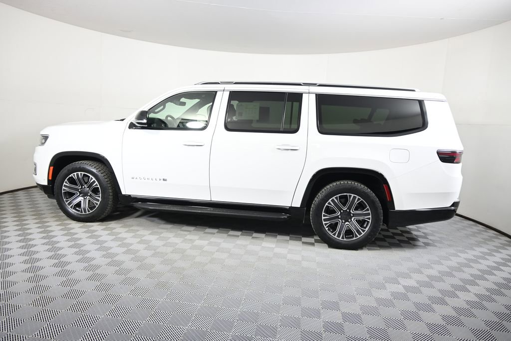 Used 2023 Jeep Wagoneer L Series II image 3