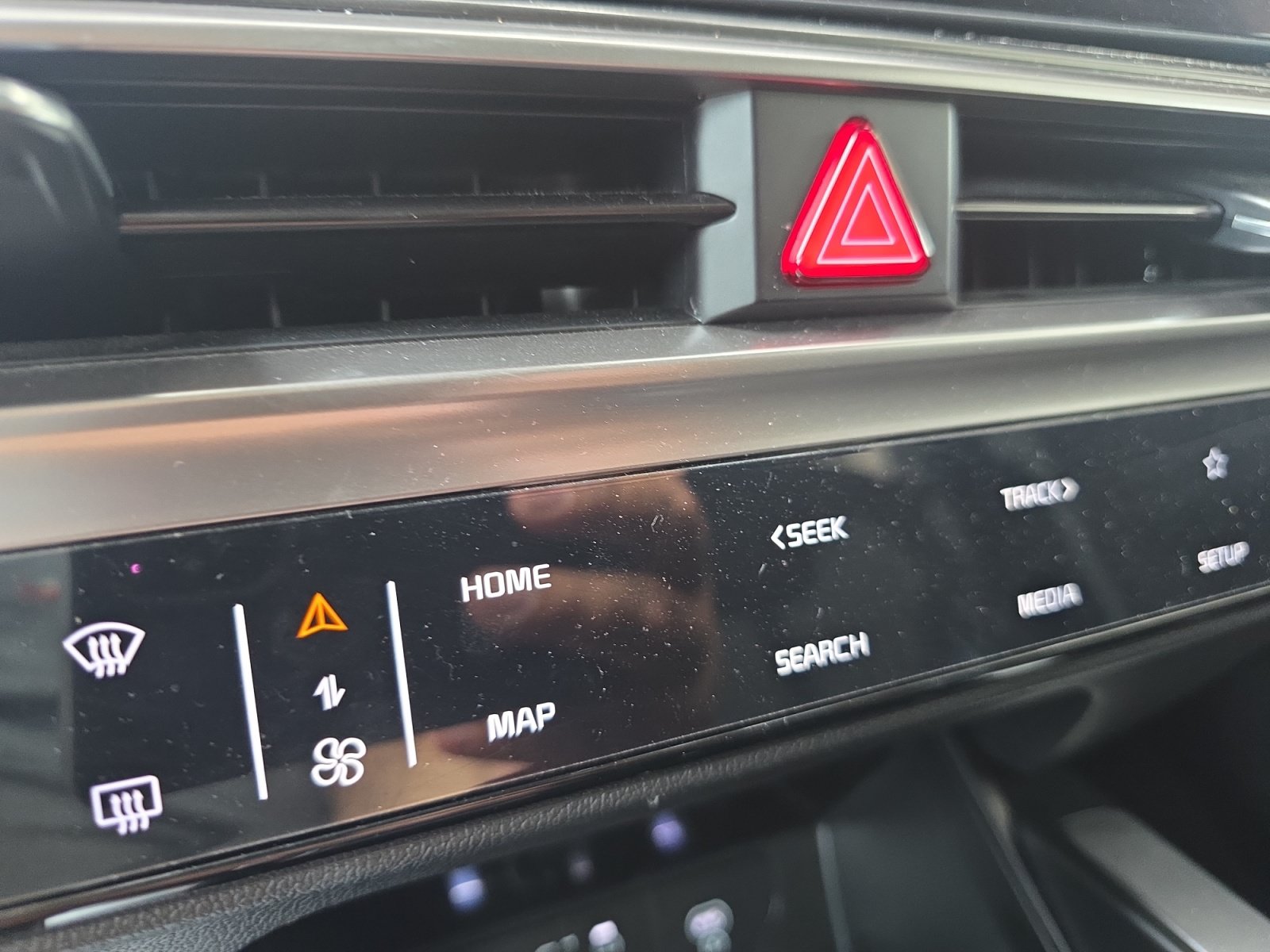 Certified 2025 Kia Sorento LX FWD image 15