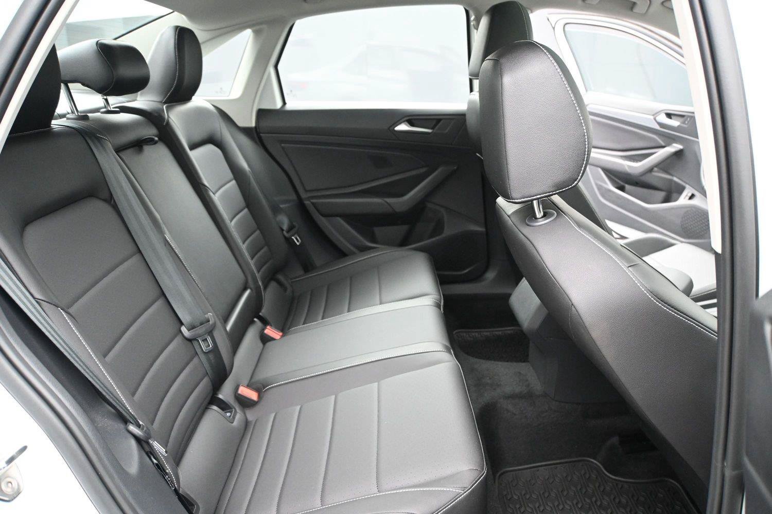 Used 2023 Volkswagen Jetta SE w/ Panoramic Sunroof Package FWD image 19
