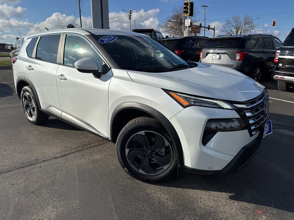 Used 2024 Nissan Rogue SV image 10