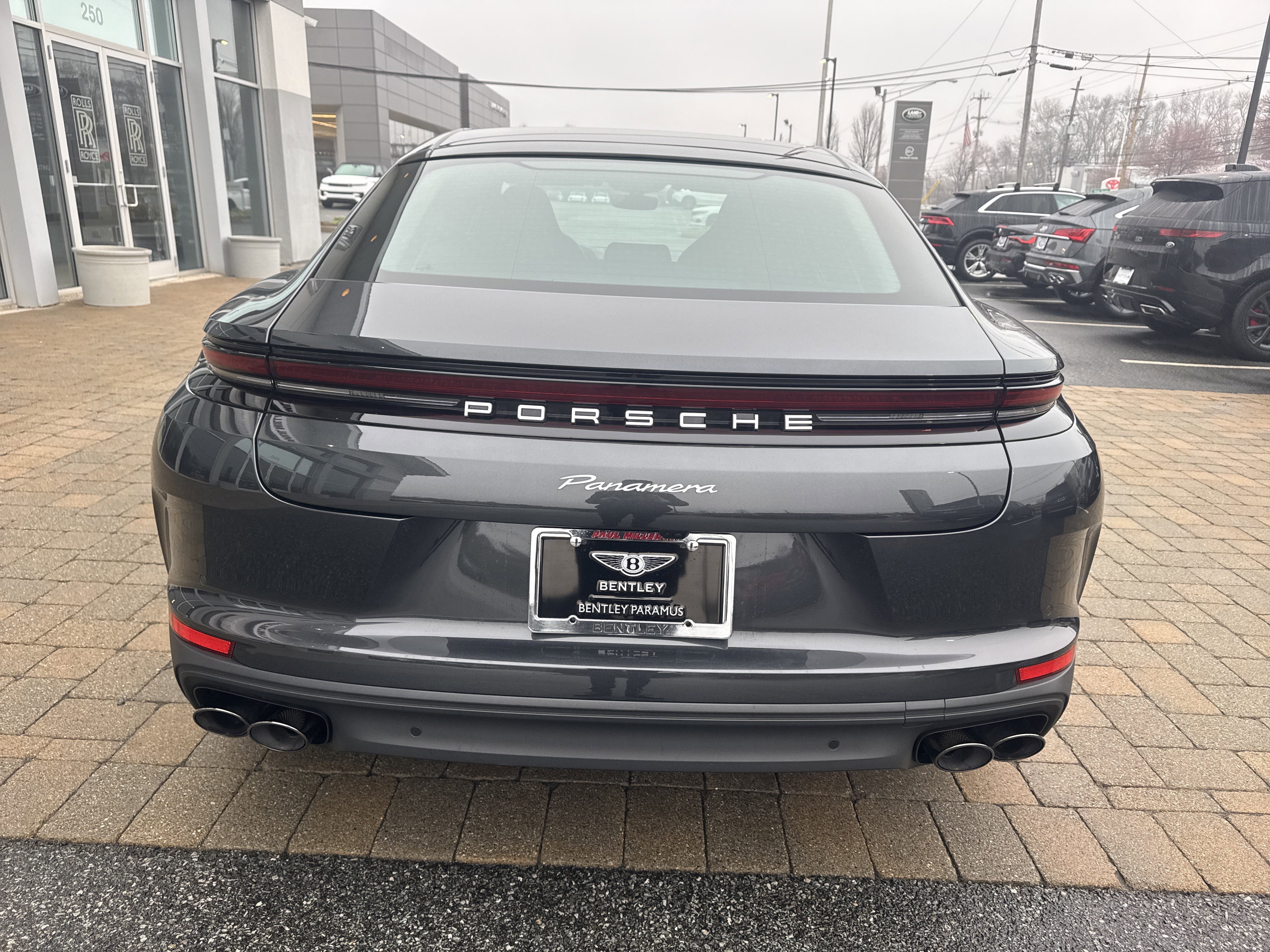 Used 2024 Porsche Panamera image 9