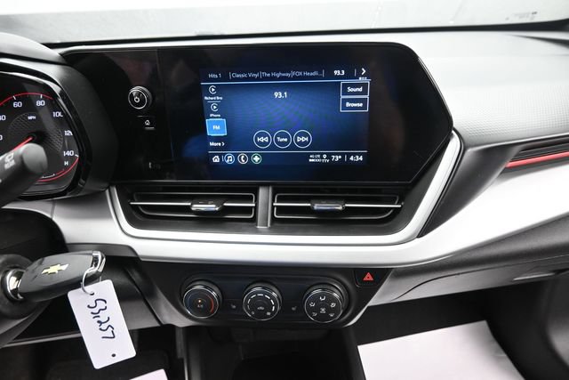 Used 2024 Chevrolet Trax RS w/ Sunroof Package FWD image 17