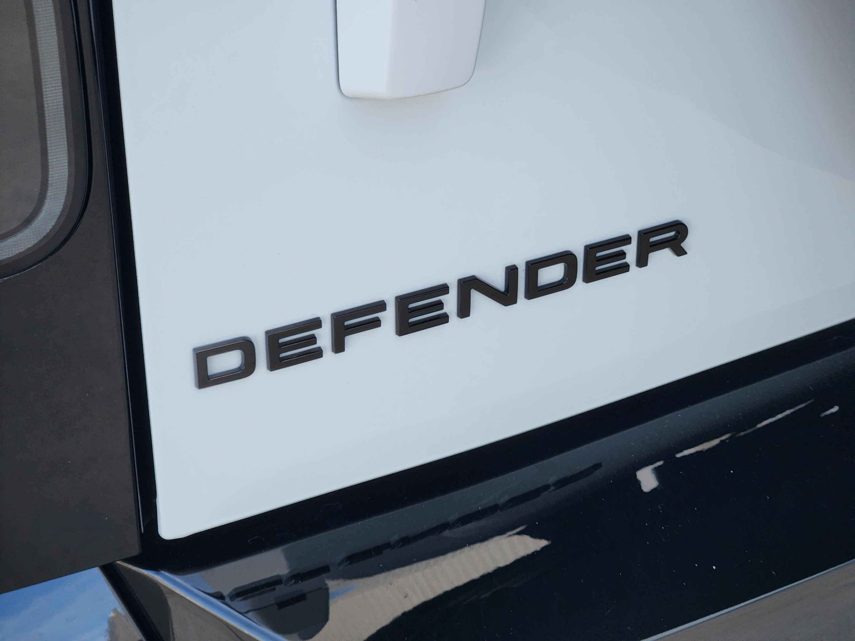 New 2026 Land Rover Defender 130 X-Dynamic SE AWD/4WD image 11