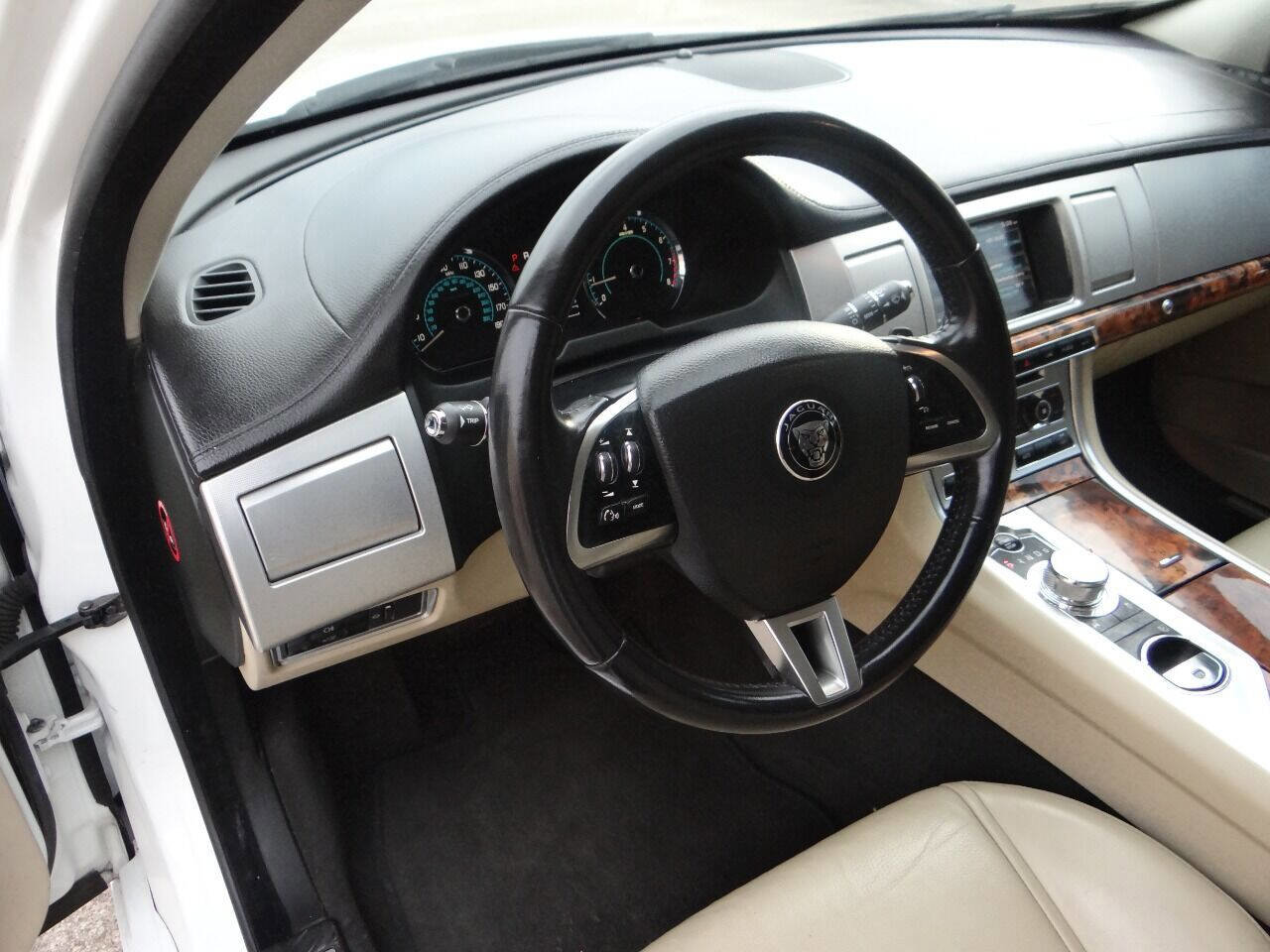 Used 2015 Jaguar XF Premium image 13