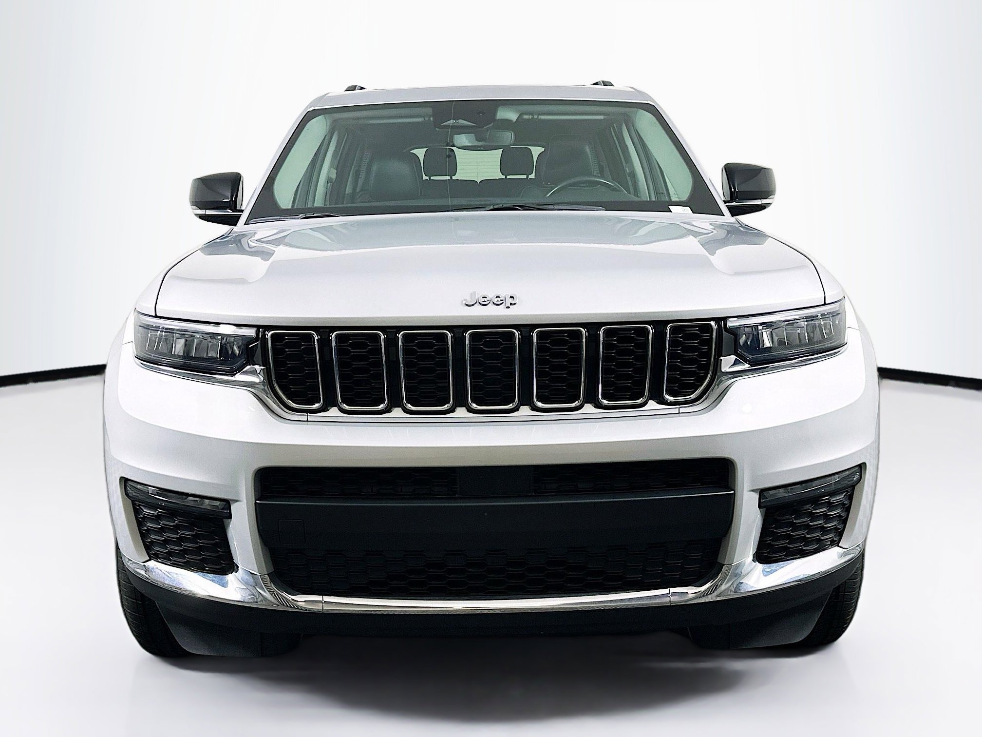 Used 2022 Jeep Grand Cherokee L Limited AWD/4WD image 2