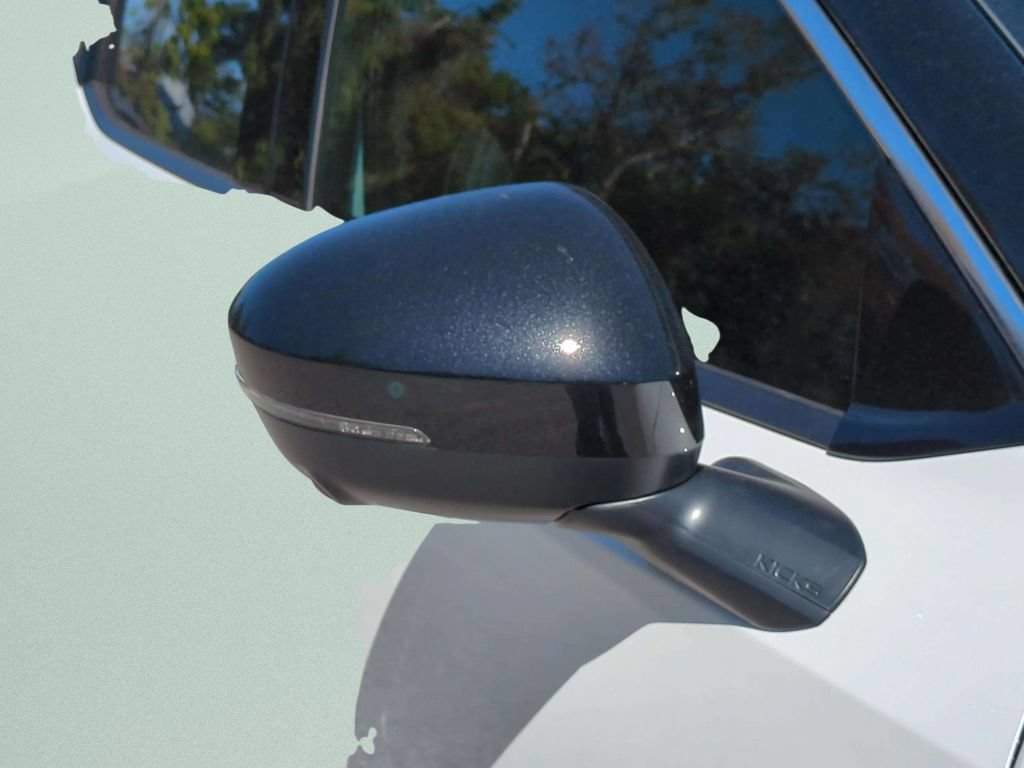 New 2026 Nissan Kicks SR w/ SR Premium Package FWD image 34