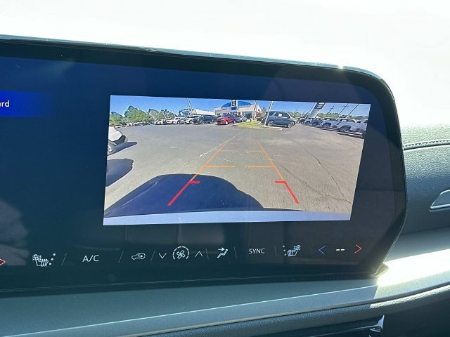 Certified 2025 Chevrolet Traverse LT FWD image 14