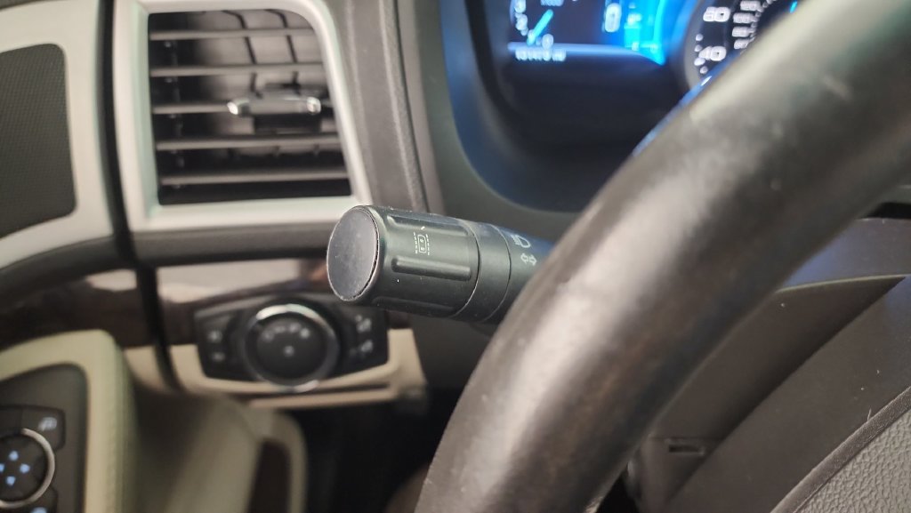 Used 2015 Ford Explorer Limited w/ Equipment Group 303A FWD image 18