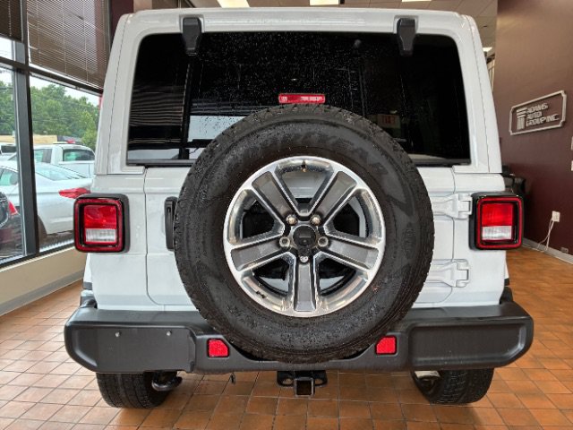 Used 2022 Jeep Wrangler Unlimited Sahara w/ Cold Weather Group AWD/4WD image 9