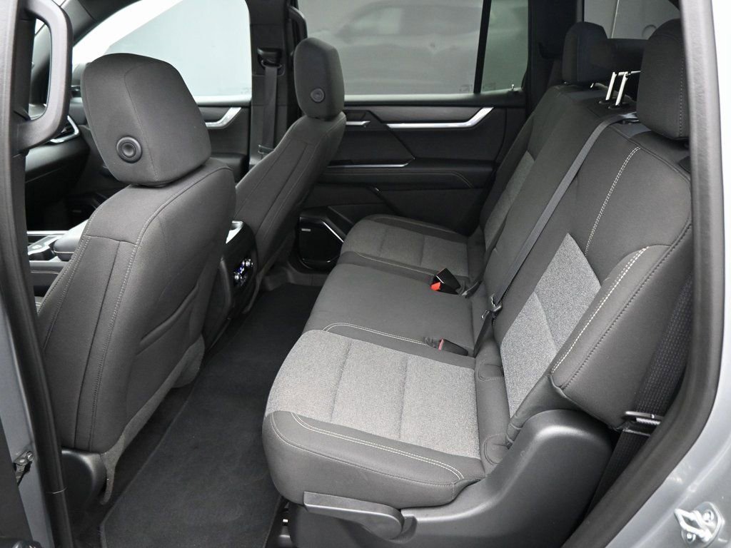 Used 2025 GMC Acadia Elevation AWD/4WD image 18