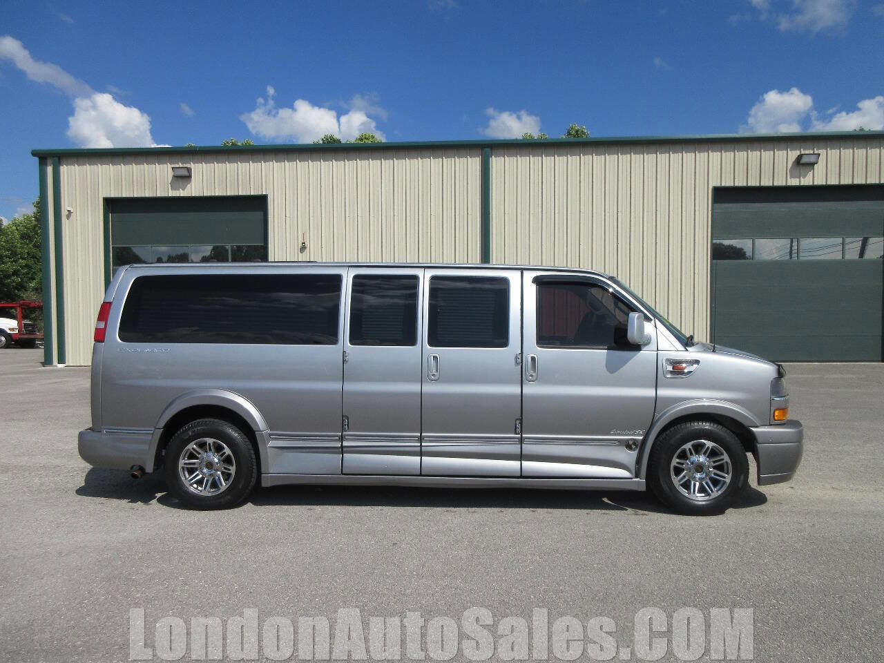 Used 2018 Chevrolet Express 2500 Extended w/ Enhanced Convenience Package image 6