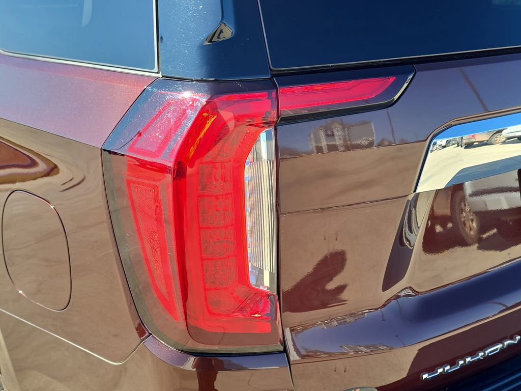 Used 2023 GMC Yukon SLT w/ SLT Premium Package image 35