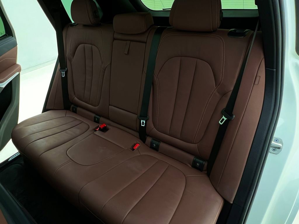 Used 2021 BMW X5 xDrive40i w/ M Sport Package image 15